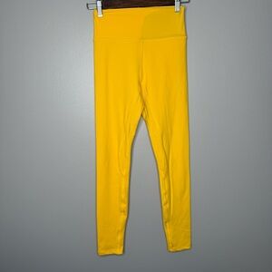 TYC Til You Collapse Dual Layer Effortless Classic Leggings XS
Bright Yellow